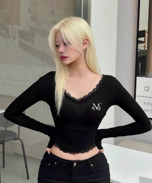 MUCENT(ムセント)の「【日本未発売/WEB限定】MUCENT(ムセント)/レース Vネック ロングスリーブ Tシャツ/SUNNIOR LACE V-NECK LONG SLEEVE T(Tシャツ/カットソー・レディース・グレー/ブラック/ホワイト/ネイビー/パープル・FREE)」の19枚目の写真