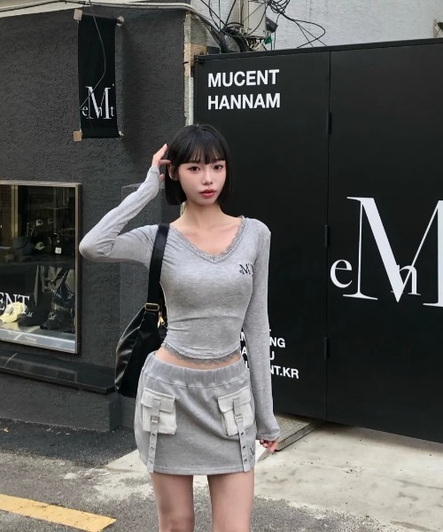 MUCENT(ムセント)の「【日本未発売/WEB限定】MUCENT(ムセント)/レース Vネック ロングスリーブ Tシャツ/SUNNIOR LACE V-NECK LONG SLEEVE T(Tシャツ/カットソー・レディース・グレー/ブラック/ホワイト/ネイビー/パープル・FREE)」の14枚目の写真