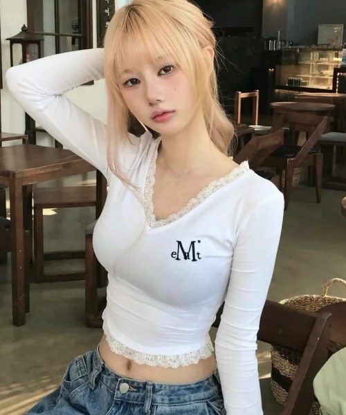 MUCENT(ムセント)の「【日本未発売/WEB限定】MUCENT(ムセント)/レース Vネック ロングスリーブ Tシャツ/SUNNIOR LACE V-NECK LONG SLEEVE T(Tシャツ/カットソー・レディース・グレー/ブラック/ホワイト/ネイビー/パープル・FREE)」の15枚目の写真