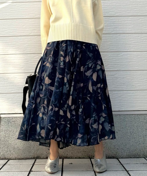 Q(キュー)の「フラワープリントスカート(スカート・レディース・ブルー系その他/ブラウン系その他・MEDIUM)」の1枚目の写真