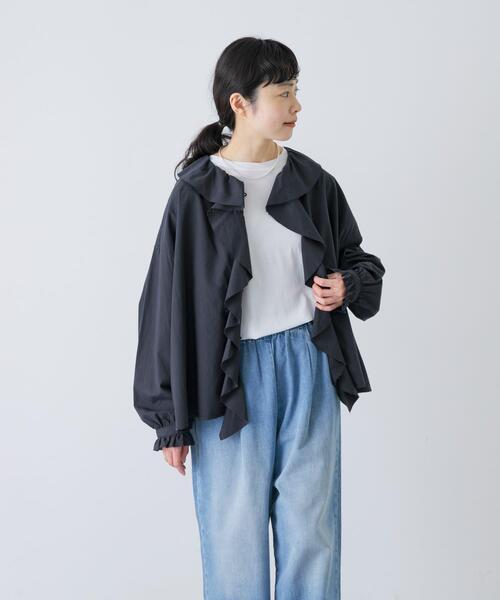 かぐれ（カグレ）の「コットンフリルカラーシャツ（シャツ/ブラウス・レディース・オフホワイト/チャコールグレー・FREE）」の4枚目の写真