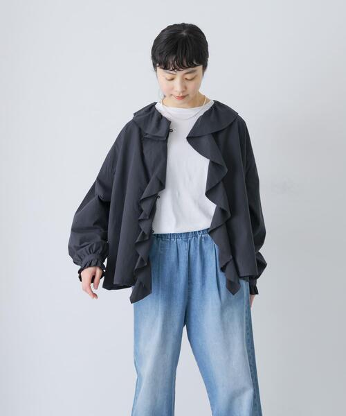 かぐれ（カグレ）の「コットンフリルカラーシャツ（シャツ/ブラウス・レディース・オフホワイト/チャコールグレー・FREE）」の3枚目の写真