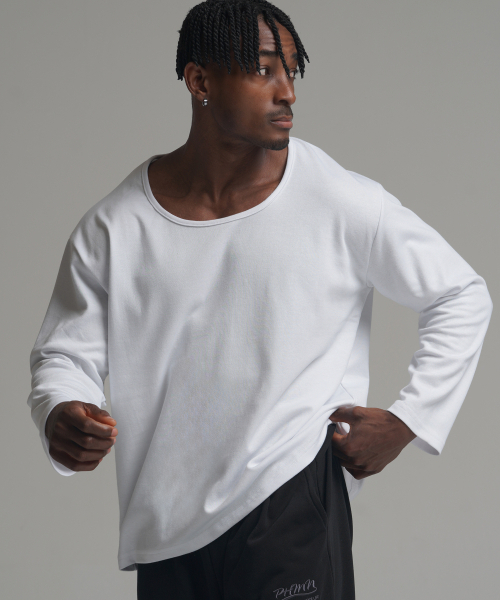 PHERMENON（フェルメノン）の「マッスルフィット Uネック ロングスリーブ - ホワイト（Tシャツ/カットソー・メンズ・その他・1/2/3）」の2枚目の写真