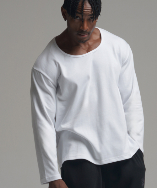 PHERMENON（フェルメノン）の「マッスルフィット Uネック ロングスリーブ - ホワイト（Tシャツ/カットソー・メンズ・その他・1/2/3）」の4枚目の写真