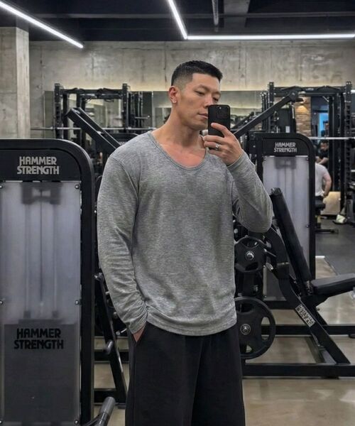 PHERMENON（フェルメノン）の「マッスルフィット Uネック ロングスリーブ - ホワイト（Tシャツ/カットソー・メンズ・その他・1/2/3）」の11枚目の写真