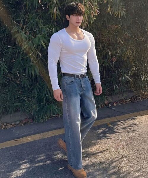PHERMENON（フェルメノン）の「マッスルフィット Uネック ロングスリーブ - ホワイト（Tシャツ/カットソー・メンズ・その他・1/2/3）」の13枚目の写真