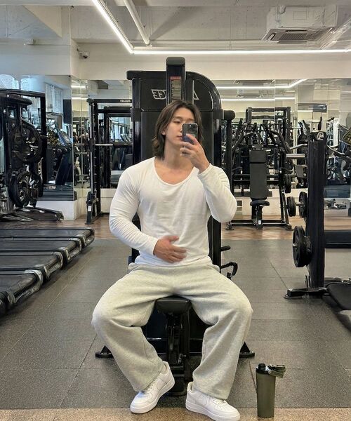 PHERMENON（フェルメノン）の「マッスルフィット Uネック ロングスリーブ - ホワイト（Tシャツ/カットソー・メンズ・その他・1/2/3）」の14枚目の写真