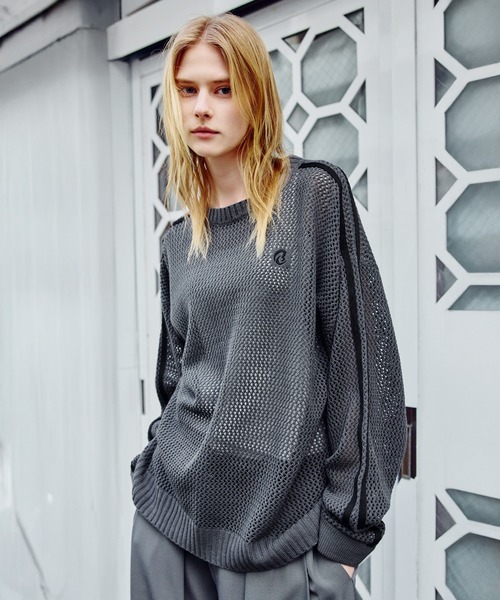 ROCHEM（ローシェン）の「ワンポイントロゴ刺繍サイドラインメッシュニットプルオーバー（ニット/セーター・メンズ・ワイン/チャコール/ブラック/ネイビー・L/M/S/XS）」の3枚目の写真