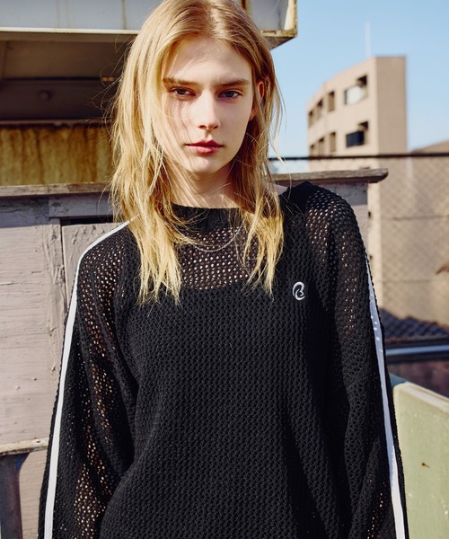 ROCHEM（ローシェン）の「ワンポイントロゴ刺繍サイドラインメッシュニットプルオーバー（ニット/セーター・メンズ・ワイン/チャコール/ブラック/ネイビー・L/M/S/XS）」の5枚目の写真