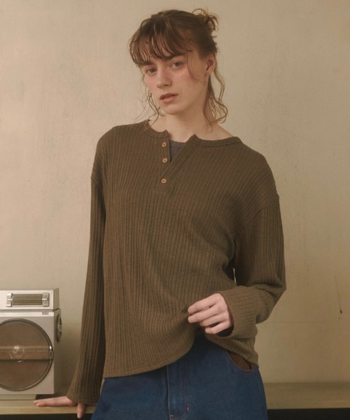 Zooodle（ズードル）の「Henry neck layered tops - ヘンリーネックレイヤードトップス -（Tシャツ/カットソー・メンズ・バーガンディー/カーキ・MEDIUM/LARGE）」の2枚目の写真