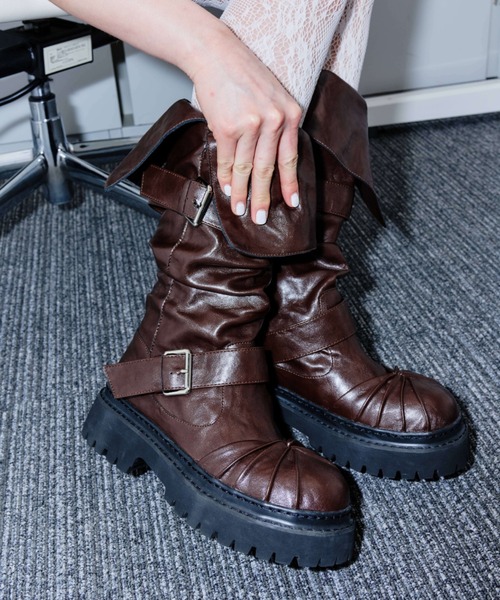 DTYYPE（ドタイプ）の「リンクルダブルバックルプラットフォームブーツ（ブーツ・レディース・ブラック/ブラウン・X-LARGE/LARGE/MEDIUM/SMALL）」の2枚目の写真