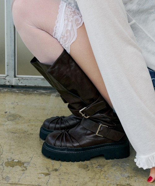 DTYYPE（ドタイプ）の「リンクルダブルバックルプラットフォームブーツ（ブーツ・レディース・ブラック/ブラウン・X-LARGE/LARGE/MEDIUM/SMALL）」の3枚目の写真