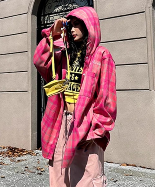 ViViDAY(ビビデー)の「フロント刺しゅうビッグシルエットフードチェック柄シャツ(シャツ/ブラウス・レディース・ブルー/イエロー/ピンク・M)」の19枚目の写真