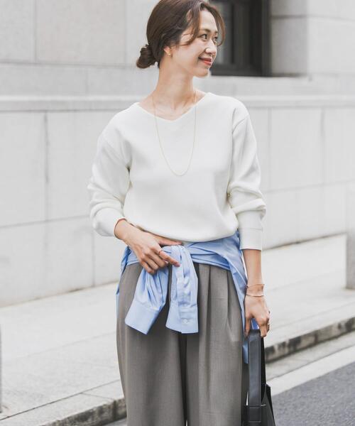 URBAN RESEARCH DOORS（アーバンリサーチドアーズ）の「『仁村紗和さん着用』『UR TECH Renew Knit』Vネックプルオーバー（ニット/セーター・レディース・ネイビー/ラベンダー/オフホワイト・FREE）」の5枚目の写真