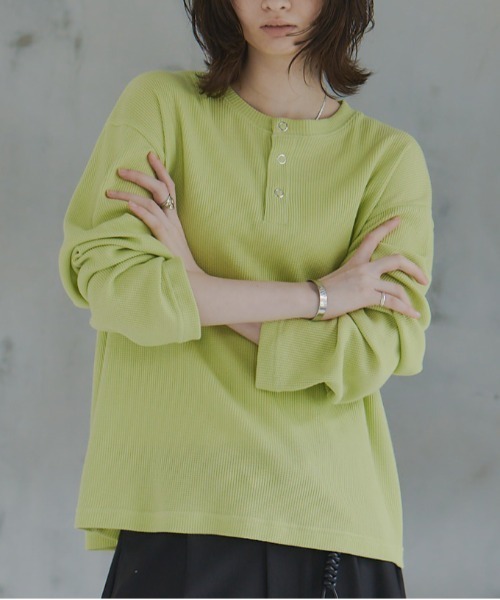 Confirm（コンファーム）の「Henley Neck Waffle Long Sleeve Tee / ヘンリーネック ワッフル ロングスリーブTシャツ メンズ レディース ユニセックス（Tシャツ/カットソー・メンズ・ブラック/チャコールグレー/ブルー/ホワイト/ライム・S/M/L）」の4枚目の写真