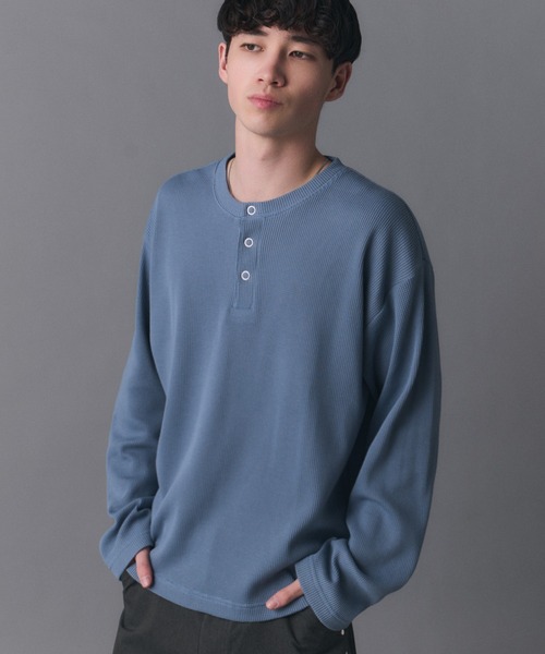 Confirm(コンファーム)の「Henley Neck Waffle Long Sleeve Tee / ヘンリーネック ワッフル ロングスリーブTシャツ メンズ レディース ユニセックス(Tシャツ/カットソー・メンズ・ブラック/チャコールグレー/ブルー/ホワイト・S/M/L)」の4枚目の写真