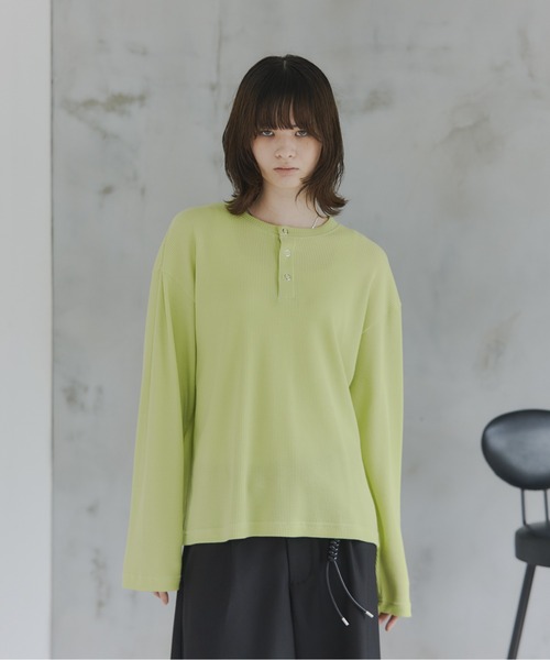 Confirm(コンファーム)の「Henley Neck Waffle Long Sleeve Tee / ヘンリーネック ワッフル ロングスリーブTシャツ メンズ レディース ユニセックス(Tシャツ/カットソー・メンズ・ブラック/チャコールグレー/ブルー/ホワイト/ライム・S/M/L)」の15枚目の写真