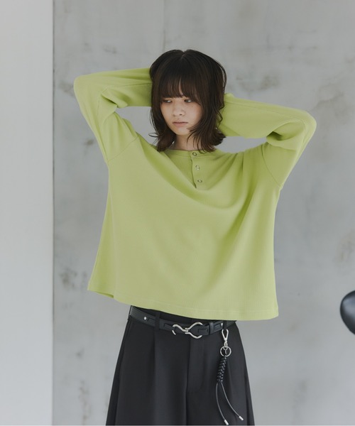 Confirm(コンファーム)の「Henley Neck Waffle Long Sleeve Tee / ヘンリーネック ワッフル ロングスリーブTシャツ メンズ レディース ユニセックス(Tシャツ/カットソー・メンズ・ブラック/チャコールグレー/ブルー/ホワイト/ライム・S/M/L)」の14枚目の写真