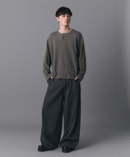 Confirm(コンファーム)の「Henley Neck Waffle Long Sleeve Tee / ヘンリーネック ワッフル ロングスリーブTシャツ メンズ レディース ユニセックス(Tシャツ/カットソー・メンズ・ブラック/チャコールグレー/ブルー/ホワイト・S/M/L)」の19枚目の写真