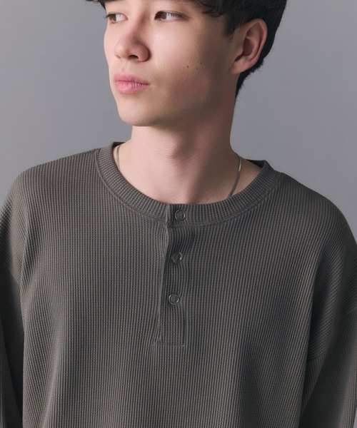 Confirm(コンファーム)の「Henley Neck Waffle Long Sleeve Tee / ヘンリーネック ワッフル ロングスリーブTシャツ メンズ レディース ユニセックス(Tシャツ/カットソー・メンズ・ブラック/チャコールグレー/ブルー/ホワイト・S/M/L)」の21枚目の写真
