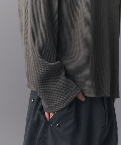 Confirm(コンファーム)の「Henley Neck Waffle Long Sleeve Tee / ヘンリーネック ワッフル ロングスリーブTシャツ メンズ レディース ユニセックス(Tシャツ/カットソー・メンズ・ブラック/チャコールグレー/ブルー/ホワイト・S/M/L)」の20枚目の写真