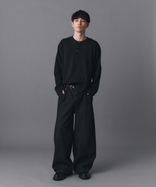 Confirm(コンファーム)の「Henley Neck Waffle Long Sleeve Tee / ヘンリーネック ワッフル ロングスリーブTシャツ メンズ レディース ユニセックス(Tシャツ/カットソー・メンズ・ブラック/チャコールグレー/ブルー/ホワイト・S/M/L)」の7枚目の写真