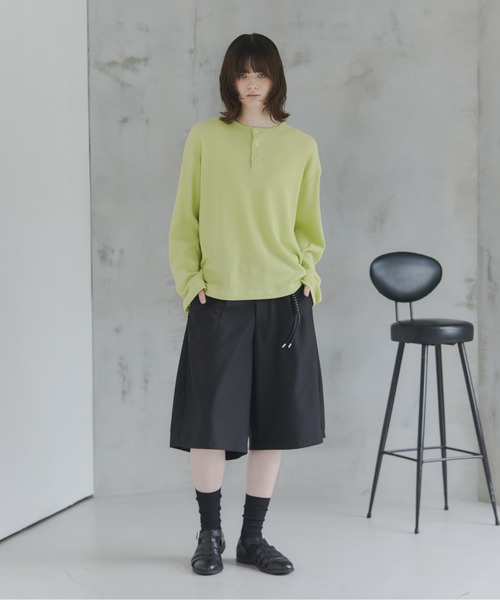 Confirm(コンファーム)の「Henley Neck Waffle Long Sleeve Tee / ヘンリーネック ワッフル ロングスリーブTシャツ メンズ レディース ユニセックス(Tシャツ/カットソー・メンズ・ブラック/チャコールグレー/ブルー/ホワイト/ライム・S/M/L)」の12枚目の写真