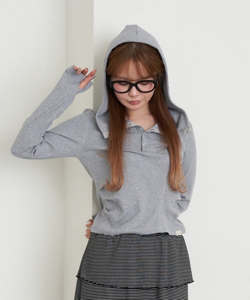 RAY CASSIN（レイカズン）の「フードヘンリーロンT（Tシャツ/カットソー・レディース・グレー/グレイッシュベージュ/ブラック/アイボリー・FREE）」の3枚目の写真