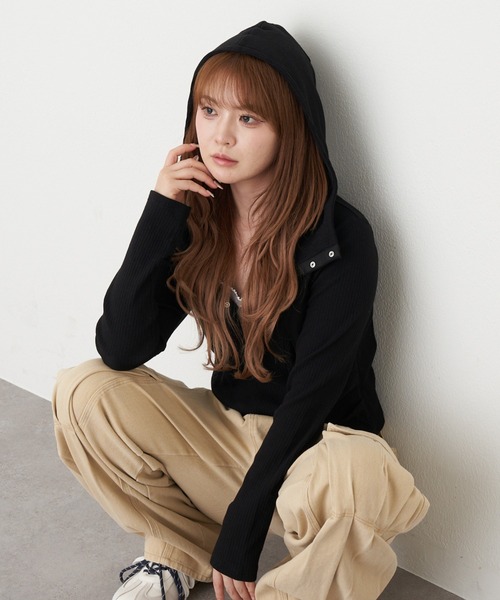 RAY CASSIN（レイカズン）の「フードヘンリーロンT（Tシャツ/カットソー・レディース・グレー/グレイッシュベージュ/ブラック/アイボリー・FREE）」の2枚目の写真