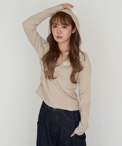 RAY CASSIN（レイカズン）の「フードヘンリーロンT（Tシャツ/カットソー・レディース・グレー/グレイッシュベージュ/ブラック/アイボリー・FREE）」の11枚目の写真