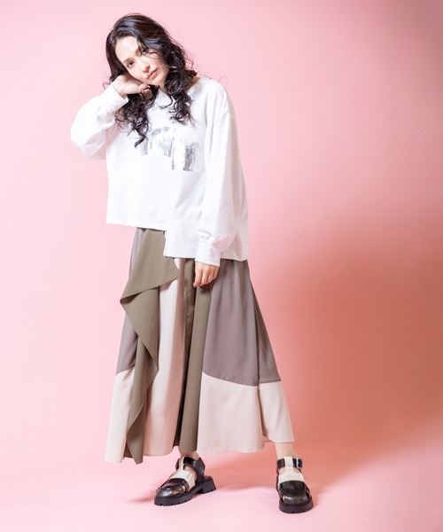 OSMOSIS（オズモーシス）の「箔プリント切替プルオーバー（Tシャツ/カットソー・レディース・ホワイト/ブラック/アッシュグレー・ONE SIZE）」の4枚目の写真