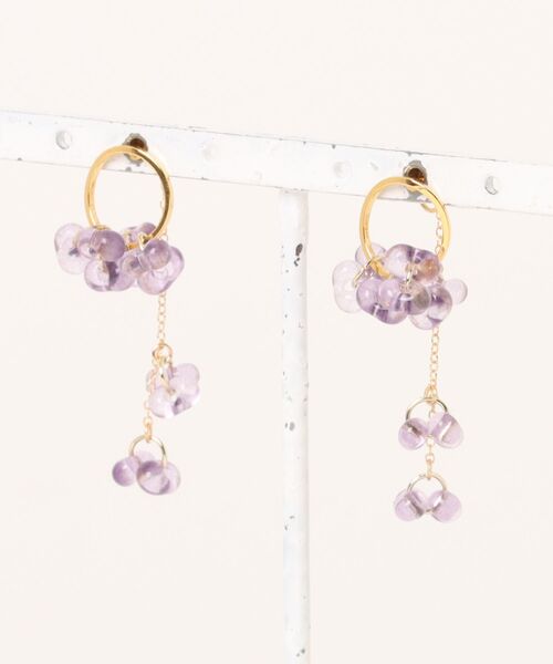 tone(トーン)の「【kiki&yuyu】【2WAY】蝶々チェコガラスのフープ&チェーン付きピアス(MA)(ピアス(両耳用)・レディース・パープル系その他/グリーン系その他/ブルー系その他/パープル/クリア・FREE)」の3枚目の写真