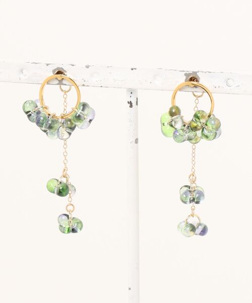 tone(トーン)の「【kiki&yuyu】【2WAY】蝶々チェコガラスのフープ&チェーン付きピアス(MA)(ピアス(両耳用)・レディース・パープル系その他/グリーン系その他/ブルー系その他/パープル/クリア・FREE)」の1枚目の写真