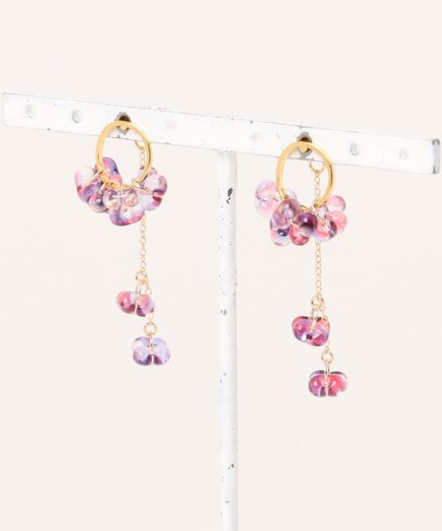 tone(トーン)の「【kiki&yuyu】【2WAY】蝶々チェコガラスのフープ&チェーン付きピアス(MA)(ピアス(両耳用)・レディース・パープル系その他/グリーン系その他/ブルー系その他/パープル/クリア・FREE)」の4枚目の写真