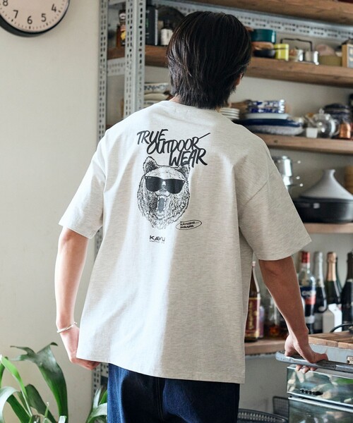 FREAK'S STORE(フリークスストア)の「限定展開 KAVU×FREAK'S STORE カブー 別注 ビッグシルエット バックプリント Tシャツ BEAR(Tシャツ/カットソー・メンズ・ホワイト/スミクロ/アッシュグレー/グレイッシュベージュ・LARGE/MEDIUM/SMALL)」の4枚目の写真