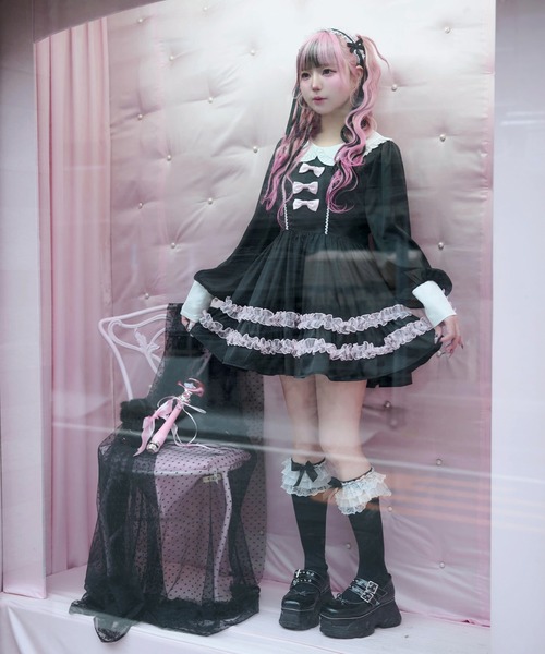 Magia Charm（マギアチャーム）の「リボンフリルサテンワンピース（ワンピース・レディース・ブラック・F）」の6枚目の写真