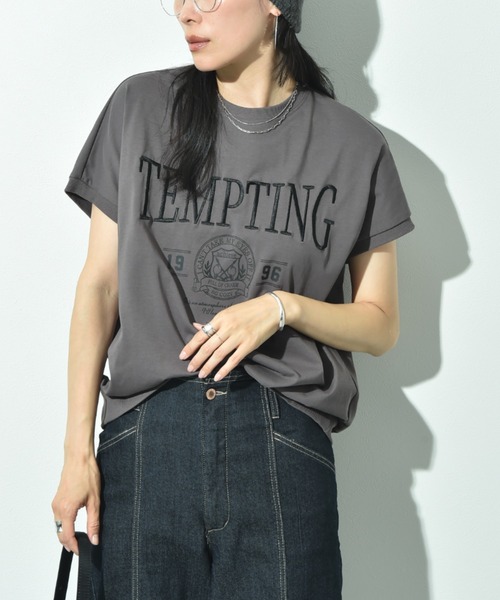INTERPLANET(インタープラネット)の「【UV・接触冷感】カレッジ刺繍プリントT(Tシャツ/カットソー・レディース・チャコールグレー/モカ・FREE)」の1枚目の写真