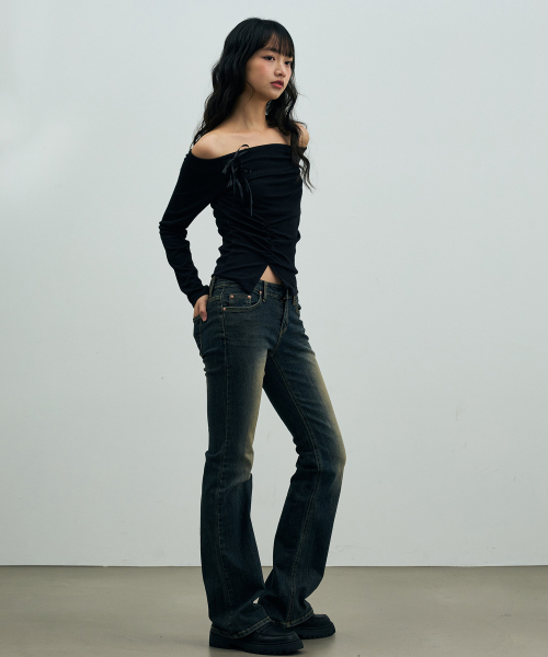 ARI(アリ)の「CLAIRE TWO-SHIRRING OFF-SHOULDER TOP / BLACK(Tシャツ/カットソー・レディース・ブラック・FREE)」の4枚目の写真