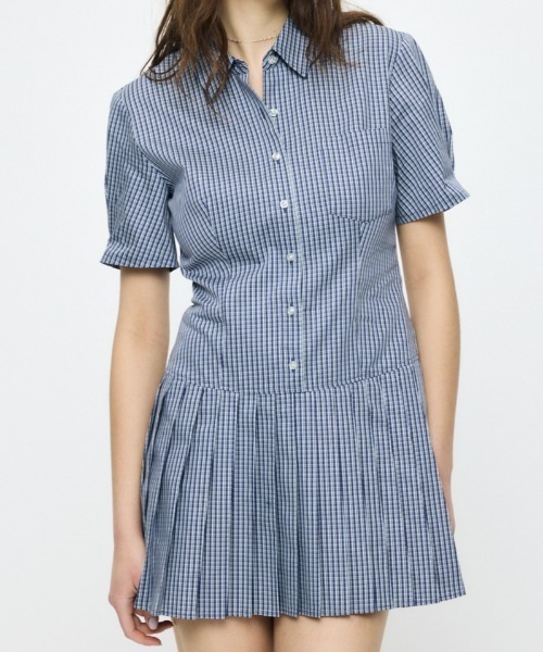 MOUSSY(マウジー)の「PLEATED SHIRT ミニドレス(ワンピース・レディース・オフホワイト/ベージュ系その他/ダークネイビー/ブルー系その他・1/2)」の3枚目の写真