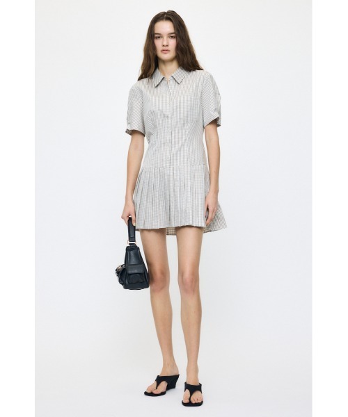 MOUSSY(マウジー)の「PLEATED SHIRT ミニドレス(ワンピース・レディース・オフホワイト/ベージュ系その他/ダークネイビー/ブルー系その他・1/2)」の8枚目の写真