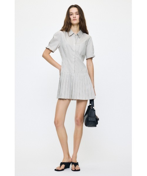 MOUSSY(マウジー)の「PLEATED SHIRT ミニドレス(ワンピース・レディース・オフホワイト/ベージュ系その他/ダークネイビー/ブルー系その他・1/2)」の9枚目の写真