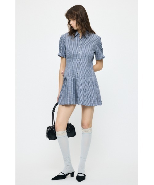 MOUSSY(マウジー)の「PLEATED SHIRT ミニドレス(ワンピース・レディース・オフホワイト/ベージュ系その他/ダークネイビー/ブルー系その他・1/2)」の14枚目の写真