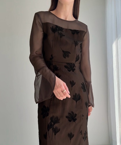 junoah(ジュノア)の「シアーフラワーマーメイドワンピース(ワンピース・レディース・ブラウン/チャコール/ブラック・SMALL/LARGE/MEDIUM)」の3枚目の写真