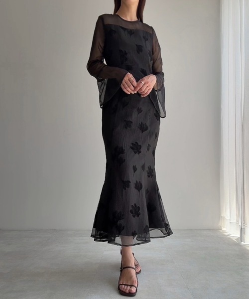 junoah(ジュノア)の「シアーフラワーマーメイドワンピース(ワンピース・レディース・ブラウン/チャコール/ブラック・SMALL/LARGE/MEDIUM)」の5枚目の写真