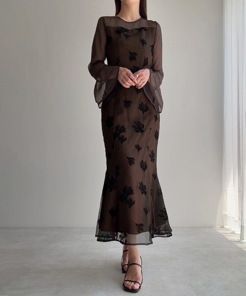 junoah(ジュノア)の「シアーフラワーマーメイドワンピース(ワンピース・レディース・ブラウン/チャコール/ブラック・SMALL/LARGE/MEDIUM)」の12枚目の写真