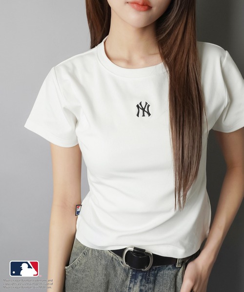 MLB(メジャーリーグベースボール)の「【MLB/メジャーリーグベースボール】半袖ピタカットソー/ワンポイント(Tシャツ/カットソー・レディース・ブラック/ネイビー/オフホワイト・ONESIZE)」の2枚目の写真