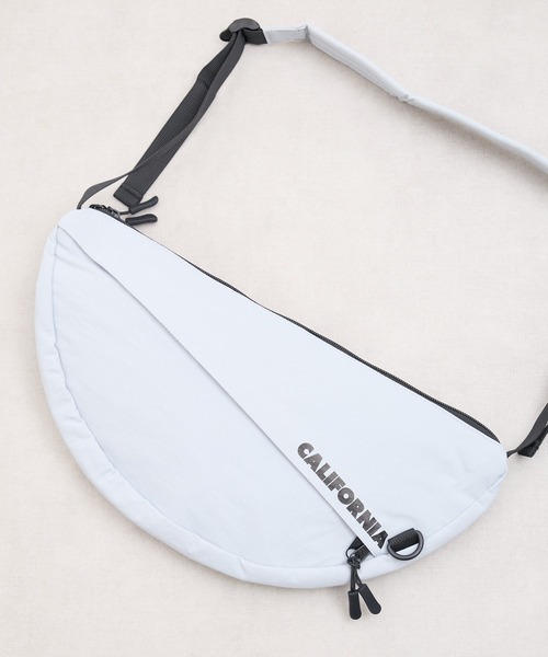 MEI（メイ）の「ST: MEI メイ　BOTTOM LINE SHOULDER ボディバッグ ウエストポーチ ボトムラインショルダー（ボディバッグ/ウエストポーチ・レディース・ブラック/ベージュ/ライトグレー・FREE）」の5枚目の写真