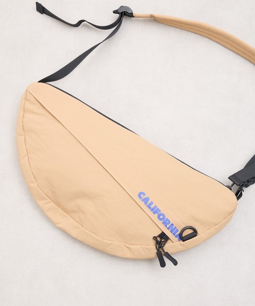 MEI（メイ）の「ST: MEI メイ　BOTTOM LINE SHOULDER ボディバッグ ウエストポーチ ボトムラインショルダー（ボディバッグ/ウエストポーチ・レディース・ブラック/ベージュ/ライトグレー・FREE）」の6枚目の写真