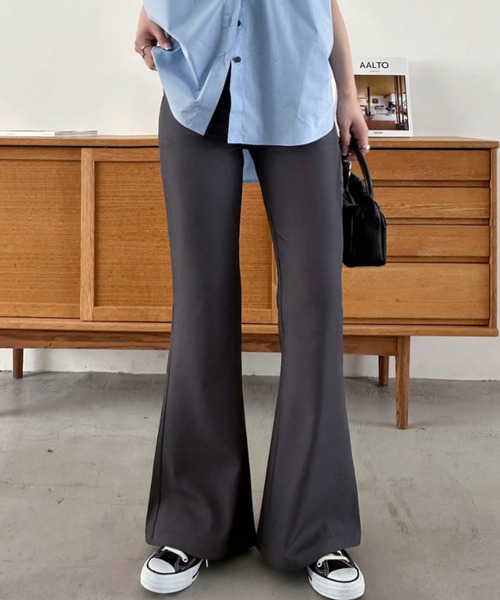 Eclat one(エクラワン)の「【Eclat one】きれいめ フレア シルエット スラックス パンツ(スラックス・レディース・チャコール/ライトグレー/ブラック・L/M/S)」の3枚目の写真