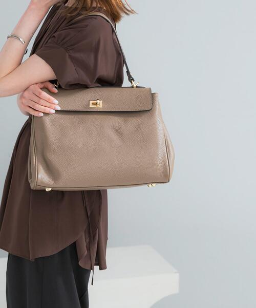 URBAN RESEARCH ROSSO WOMEN（アーバンリサーチ　ロッソ）の「AULENTTI　フラップバッグ（ハンドバッグ・レディース・ライトベージュ・FREE）」の2枚目の写真